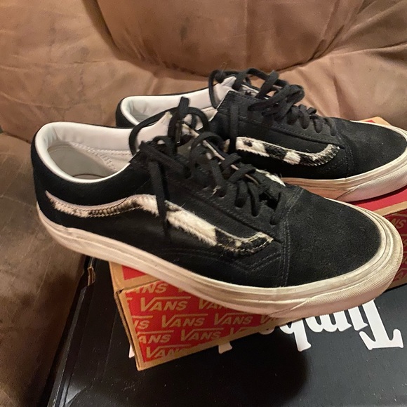 Vans Black leather with cow fur strips. Sz 9.5 still excellent condition - Picture 1 of 7